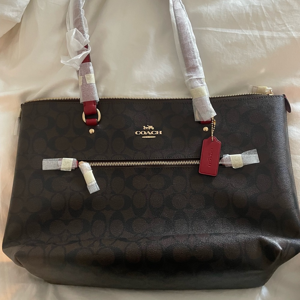 Coach sig gallery tote NWT
